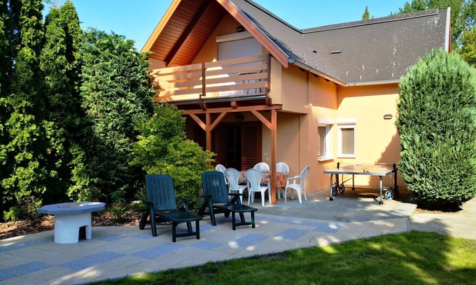 Fonyod House | Beautiful private villa for 6 guests with A/C, WIFI, TV, terrace, pets allowed and parking