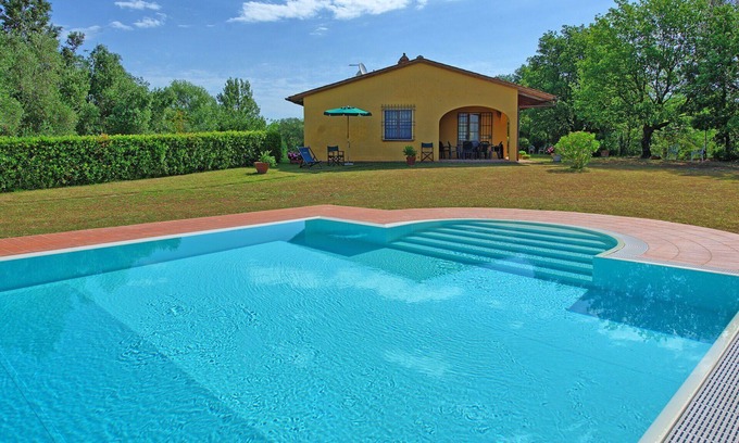 Legoli Villa | Beautiful private villa with WIFI, private pool, TV, terrace, pets allowed and panoramic view