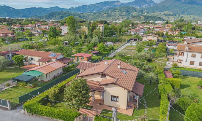 Marina di Massa House | Beautiful private villa for 4 people with A/C, WIFI, TV and terrace