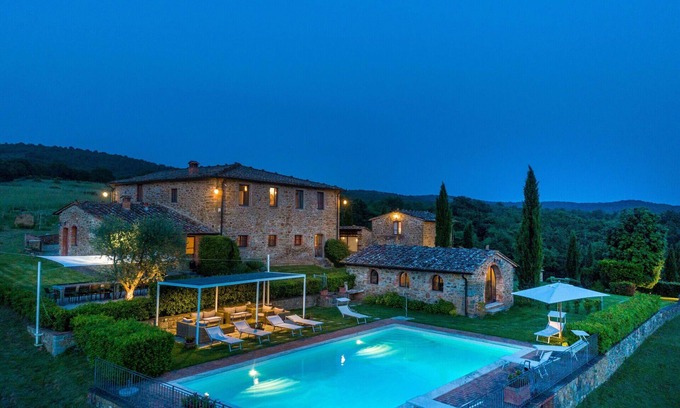 Rapale Villa | Beautiful private villa for 20 guests with sauna, private pool, WIFI, TV and panoramic view