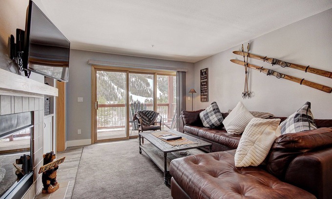Mountain House Condo | Beautiful Property/Stunning Views/Walk to the Slopes/Shared Hot Tub