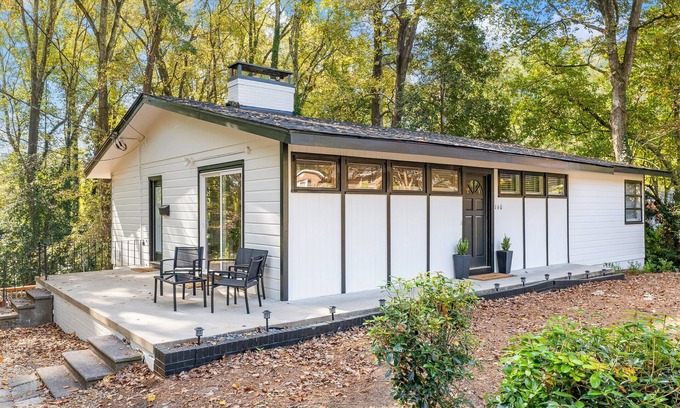 Athens House | Beautiful Reno! 5 Points! 4 Kings! 5 BR! Patio!