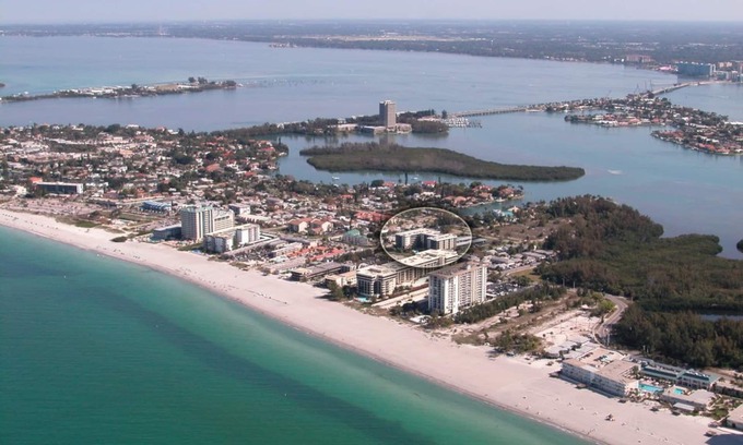 Sarasota Condo | Beautiful renovated 4th floor Condo across the street from Lido beach