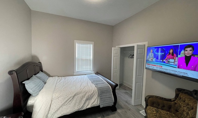 Cleveland Apartment | Beautiful Renovated aged Spacious Apartment in Cleveland