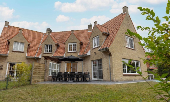 Nieuwpoort-Bad Villa | Beautiful renovated family home with garden