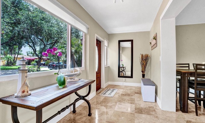 Highland Garden House | Beautiful Renovated Home in Hollywood - Discounted!