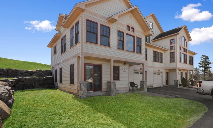 Thornton House | Beautiful resort condo with amazing snowy mtn views
