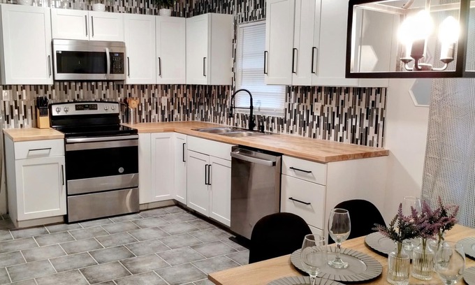 Church Street House | Beautiful Retreat Minutes From Dwntwn & Airport