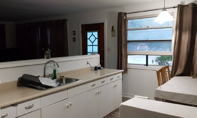 Wasaga Beach Cottage | BEAUTIFUL RIVERFRONT HOUSE FOR RENT BOATING AND SKI SEASON