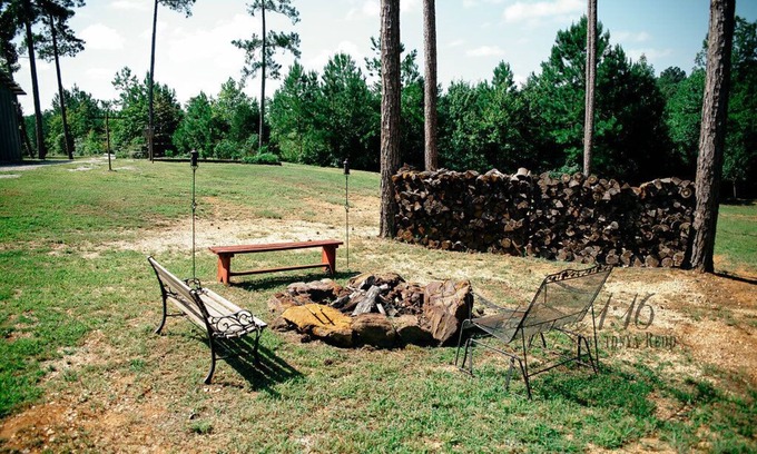 Coker House | Beautiful Rural Setting ~ 1 bed/1bath ~ Sleeps 6 ~ Convenient to Tuscaloosa
