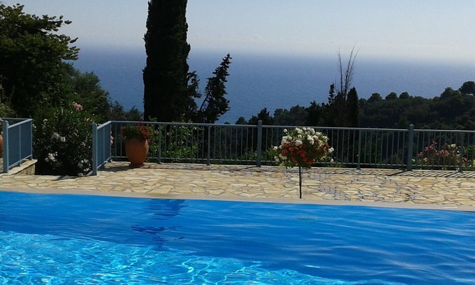 Parelia Villa | Beautiful see view villa with infinity pool