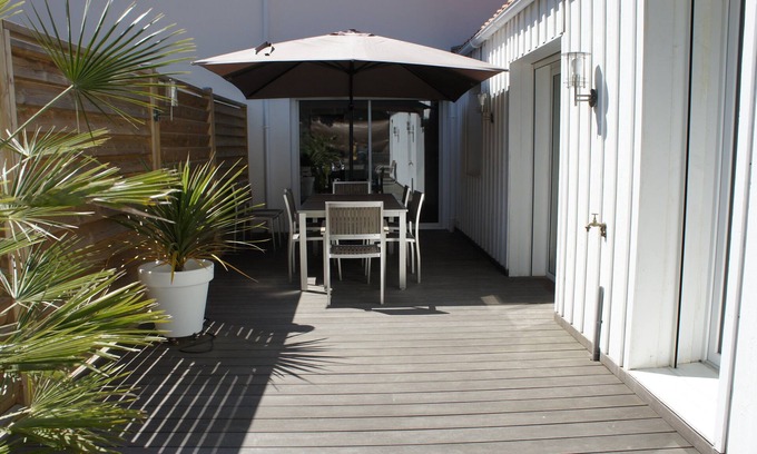 Piraillan Apartment | Beautiful spacious apartment with terrace, near Bassin