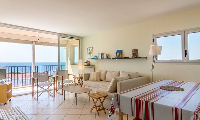 Meze Apartment | Beautiful spacious apartment facing the pond - 2 bedrooms, parking, no WIFI