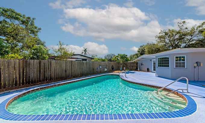 Ridge Wood Heights House | Beautiful, Spacious Heated Pool Home - Close to Siesta Key Beach!