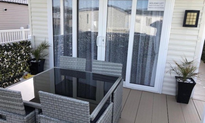 Lydd-on-Sea House | Beautiful Spacious Holiday Home - Romney Sands