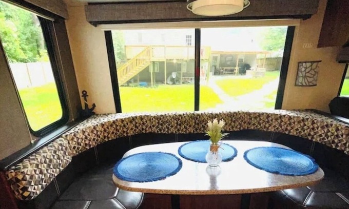 Snellville House | Beautiful Spacious RV Camper on local property, 5 minutes from Snellville City.