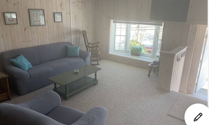 Boothbay Harbor Apartment | Beautiful Studio in downtown Boothbay Harbor