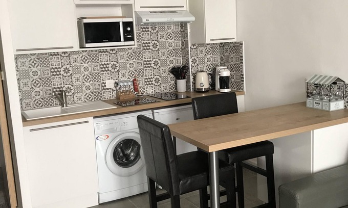 Riou - Petit Juas - Av de Grasse Apartment | Beautiful studio 27 m², in the center of Cannes, renovated