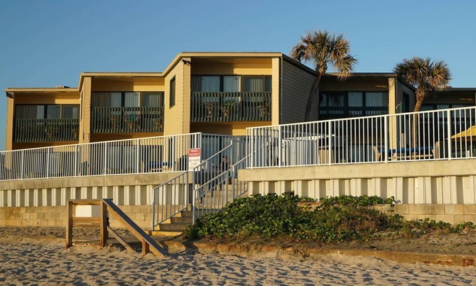 Central Beach Apartment | Beautiful studio unit at resort, sleeps 2