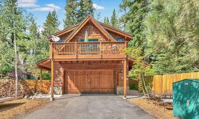 Lake Forest Cabin | Beautiful Studio - Walk to Beaches
