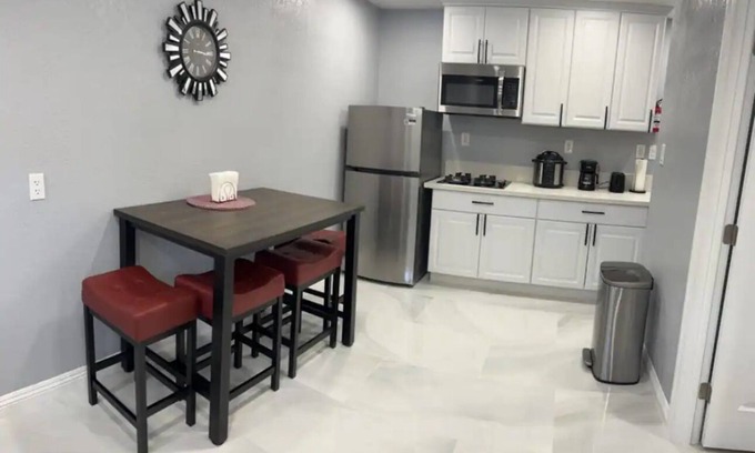 Paradise Apartment | Beautiful suited with separate entrance