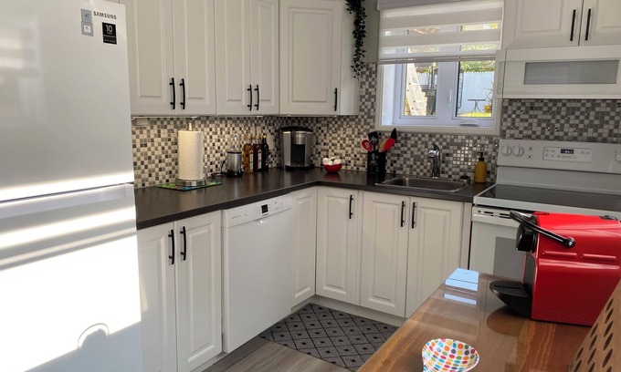 Les Rivieres Apartment | Beautiful sunny accommodation (31days +)