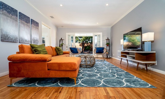 Van Nuys House | Beautiful Sunny Southern California Oasis