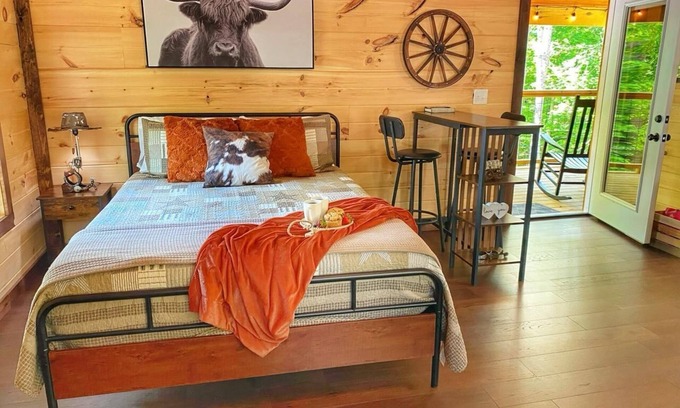 Sevierville Cabin | Beautiful tiny cabin in anforest setting. Only 25 minutes to Pigeon Forge.