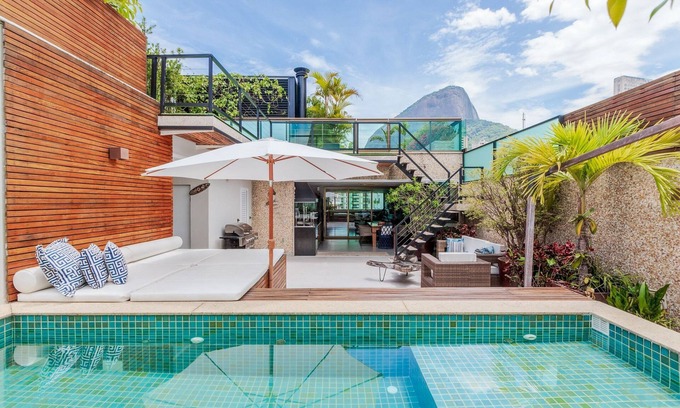 Leblon Apartment | Beautiful triplex in Leblon with pool - Leb003