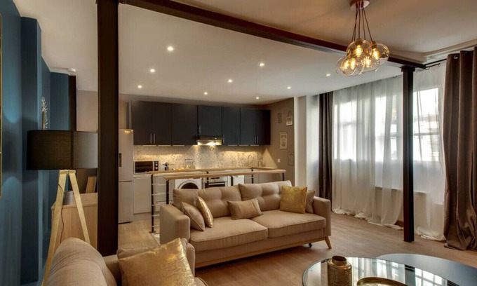 Quartier de la Porte-Saint-Denis Apartment | Beautiful Triplex in the Center of Paris