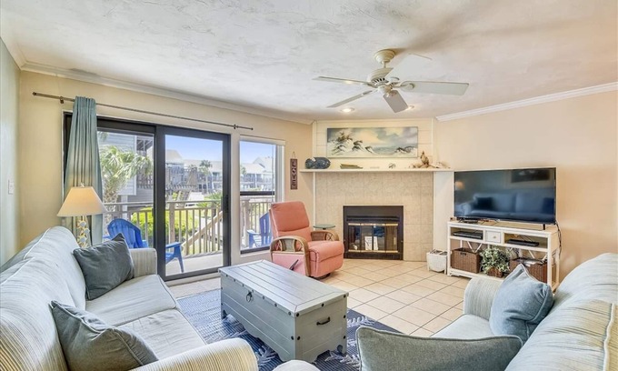 East End House | BEAUTIFUL UPDATED TOWNHOME away from home!