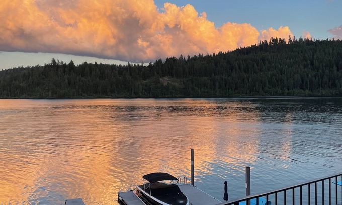 Worley House | Beautiful, updated lakefront home on Lake Coeur d’Alene - sleeps up to 8