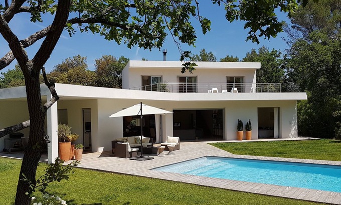 Aix-en-Provence House | BEAUTIFUL VACATION VILLA IN A QUIET RESIDENTIAL GREEN SETTING