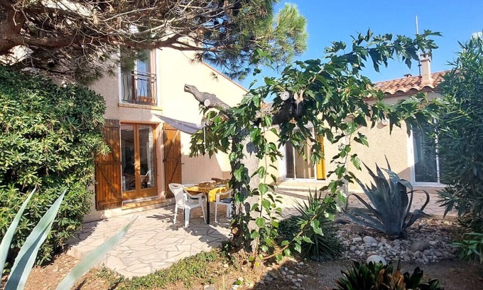 Sainte-Marie-la-Mer House | Beautiful vacation home with garden in the south of France - 80 meters to the beach