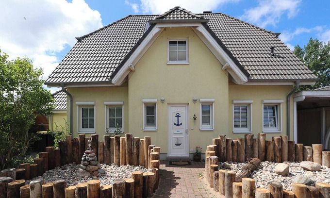 Boergerende-Rethwisch House | Beautiful vacation home, only 100 m from the Baltic Sea beach, with sea view, fireplace, sauna, beach chair and billiard room. It is for max. 11 people