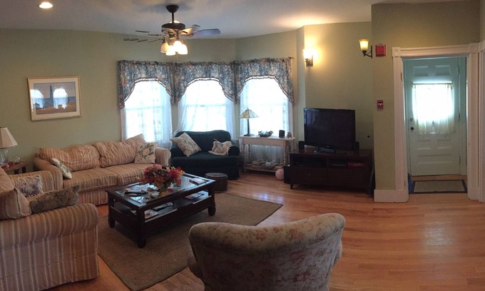 York Beach House | Beautiful Victorian Across From Short Sands Beach