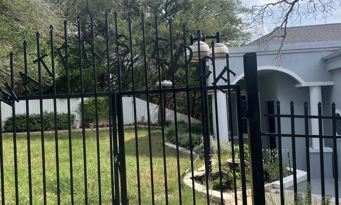 Lower Basin Lake Travis House | Beautiful view Water's Edge right on Lake Travis 4 bedrooms with 4 balconies