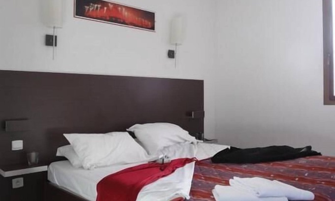 Carcassonne Hotel | Beautiful Views in the South of France! 2 Comfortable Units! Parking Available!