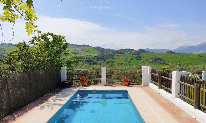 Montecorto Villa | Beautiful views of the Sierra de Grazalema, ideal to enjoy and disconnect.