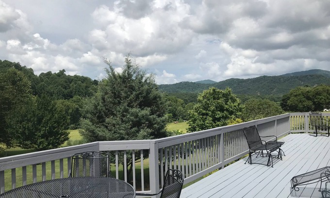 Lovingston House | Beautiful views of mountains & close to local venues. EV charging station.