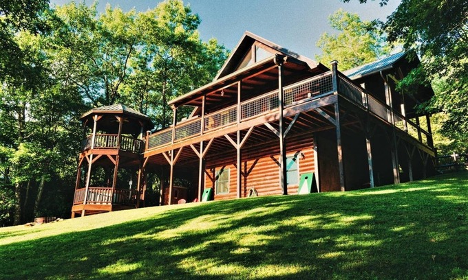 Bryson City Cabin | Beautiful Views of The Great Smoky Mountains From Anywhere Indoors or Out!