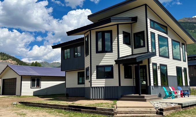 Silverton House | Beautiful Views on the Animas river in Silverton