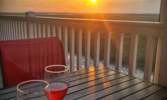 Folly Beach Condo | Beautiful views! W/Pool, pet friendly