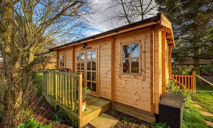 Surlingham House | Beautiful villa for 2 people with WIFI and pets allowed
