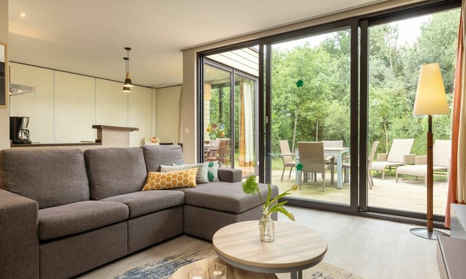 Heijen House | Beautiful villa for 4 guests with hot tub, WIFI, pool, TV, terrace and parking