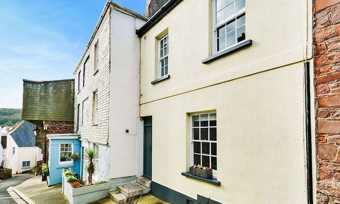 Kingsand House | Beautiful villa for 4 guests with WIFI and terrace