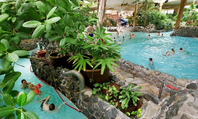 Medebach House | Beautiful villa for 6 guests with pool, WIFI, hot tub, TV, terrace and parking