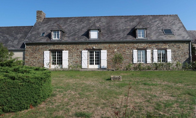 Vains House | Beautiful villa for 6 guests with TV and patio