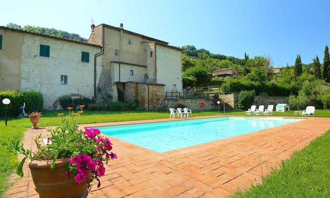 Volterra Villa | Beautiful villa for 9 people with private pool, WIFI, TV, patio, pets allowed and panoramic view
