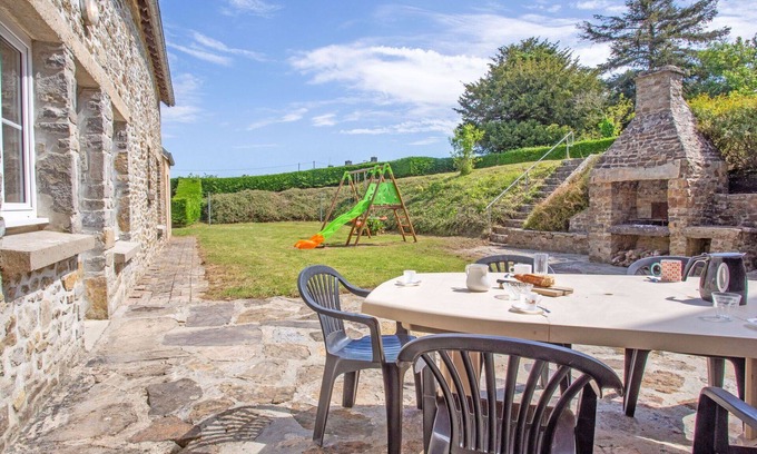Portbail House | Beautiful villa for 6 guests with WIFI, TV, terrace and pets allowed